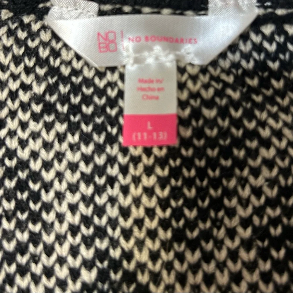 Black and Cream Cropped Sweater Vest - Picture 3 of 3